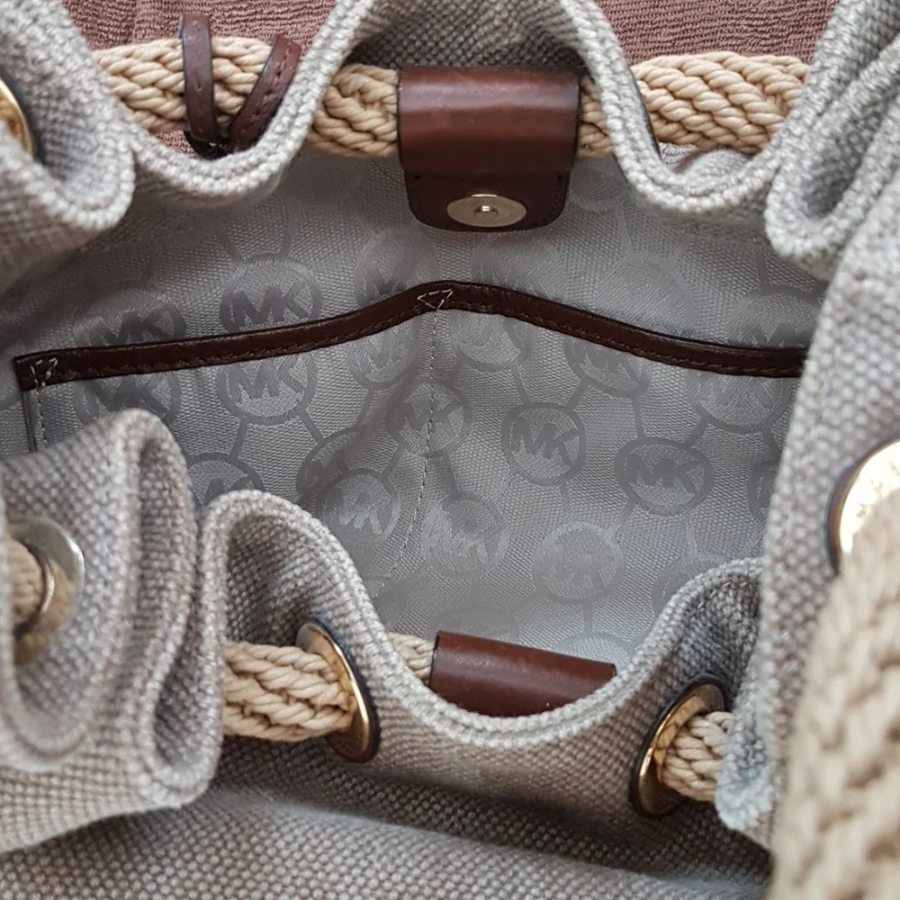 New Michael Kors Handbag - Picture 4 of 10